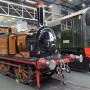 De in 1886 in Brighton gebouwd 82 Boxhill stoomlocomotief naast de D8000 diesel-electrische locomotief