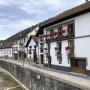 Straatje langs de rivier in Ochagavía