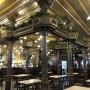 Het interieur van Café Iruña
