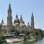 De basiliek aan de Ebro gezien van de Puente de Piedra