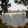 Doorkijkje naar het vallende water van de Main Falls