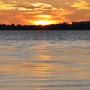 Zonsondergang bij het Östra Ringsjön meer