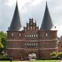 De Holsten Poort, één van de twee overgebleven stadspoorten uit de 15e eeuw