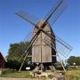 Goed onderhouden houten molen op Öland